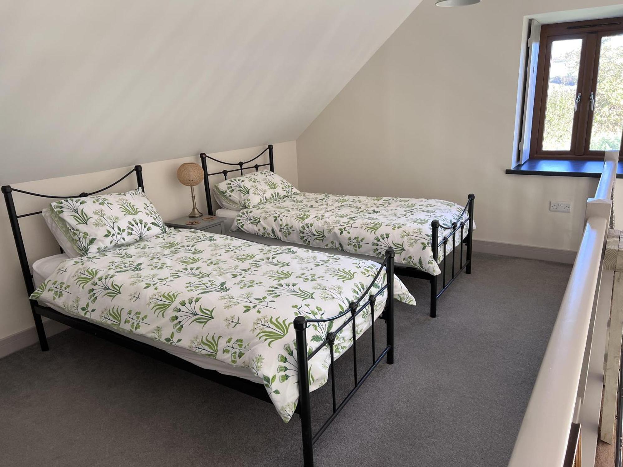 Poachers Hut - Captivating 1-Bed Cottage Shorwell Экстерьер фото