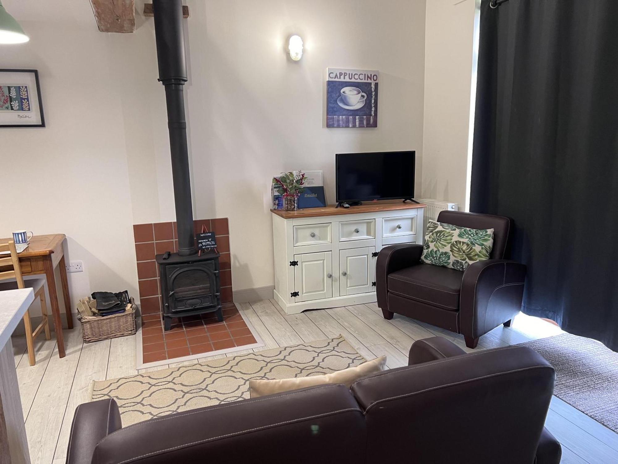 Poachers Hut - Captivating 1-Bed Cottage Shorwell Экстерьер фото