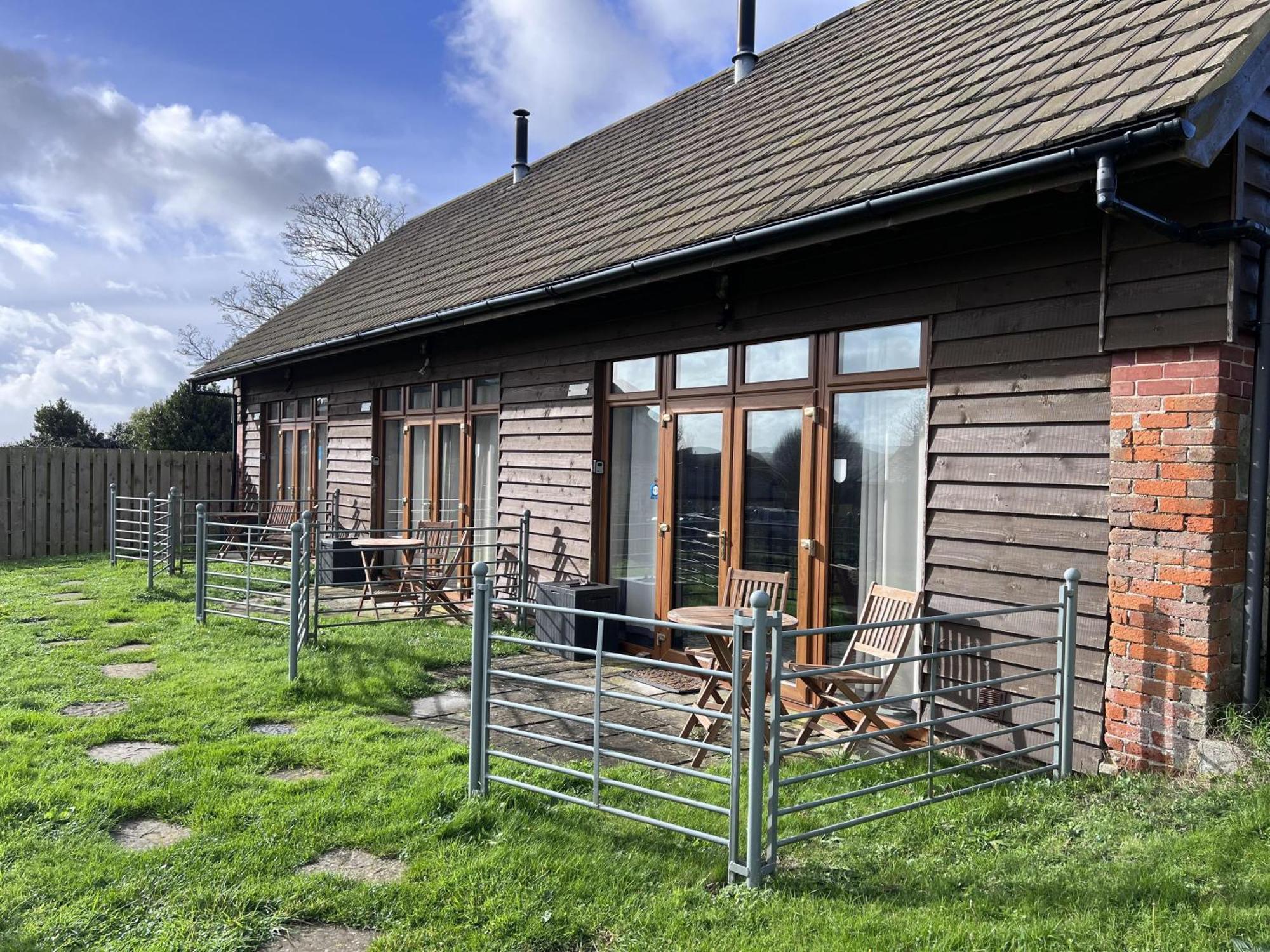 Poachers Hut - Captivating 1-Bed Cottage Shorwell Экстерьер фото